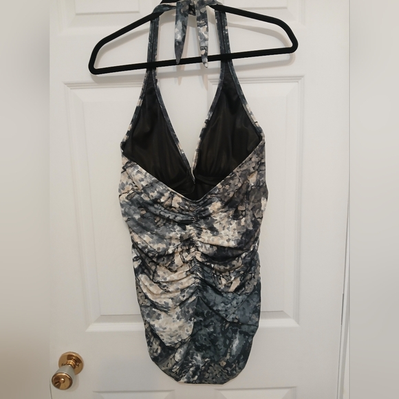 Aerin Rose Slimming 1 Piece Underwire Halter Swimsuit NWOT - Picture 8 of 16